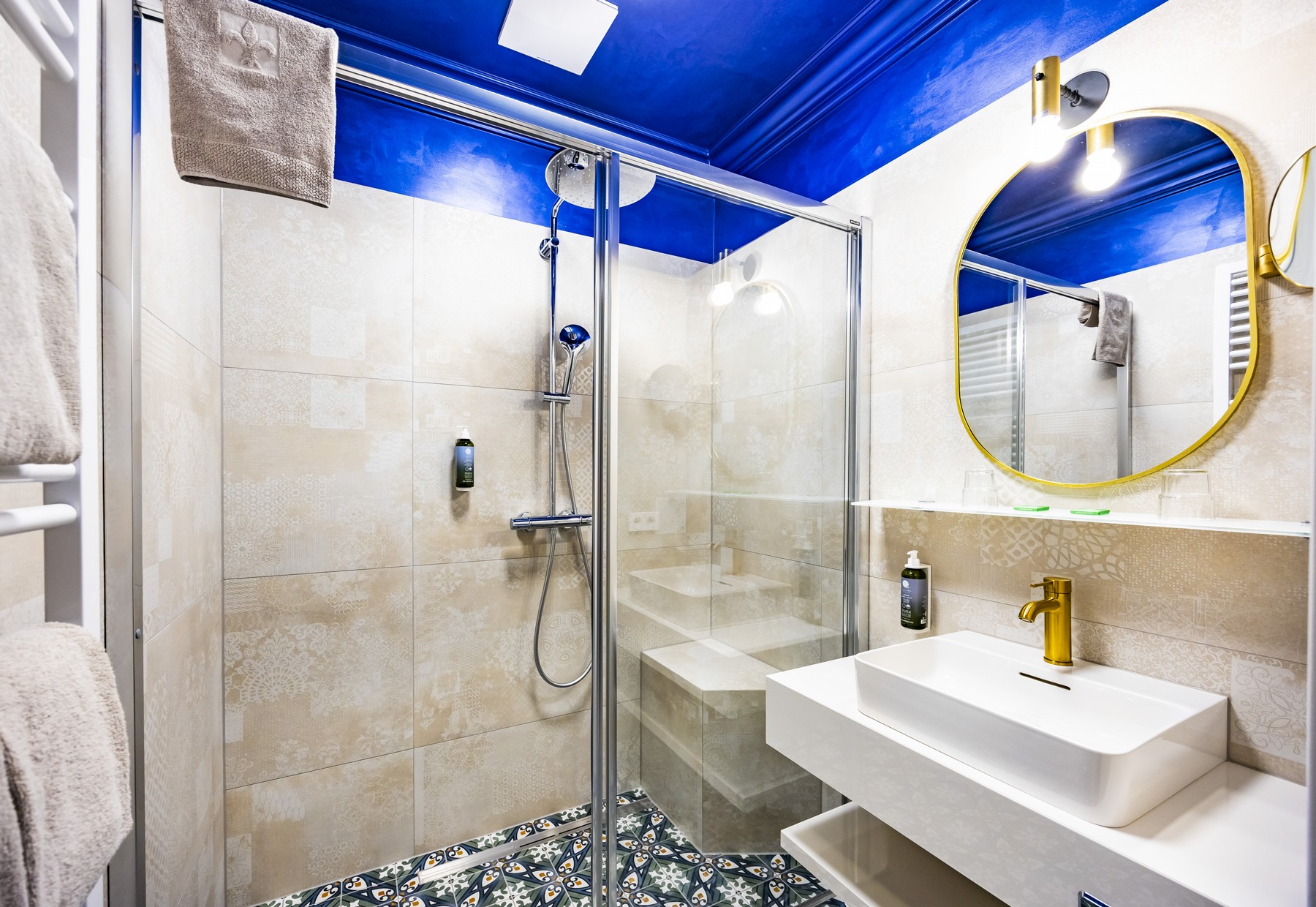 Moderner Komfort: 36 neue Badezimmer im 4. & 5. Stock
